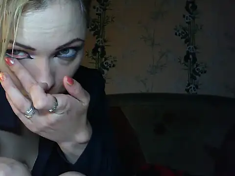 WildMissNiks online show from June 11, 6:11 am