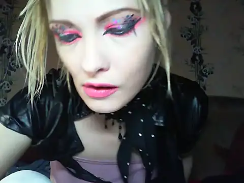 WildMissNiks online show from June 20, 8:28 am