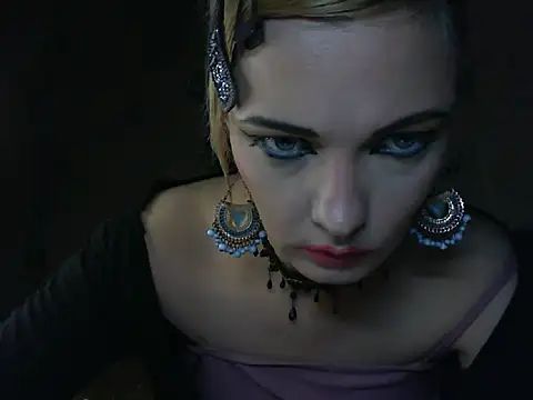 WildMissNiks online show from June 26, 7:35 am