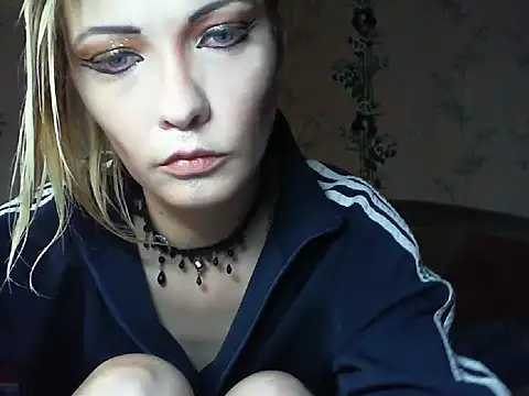 WildMissNiks online show from July 8, 7:13 am