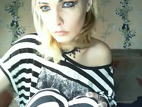 WildMissNiks online show from July 21, 6:38 am