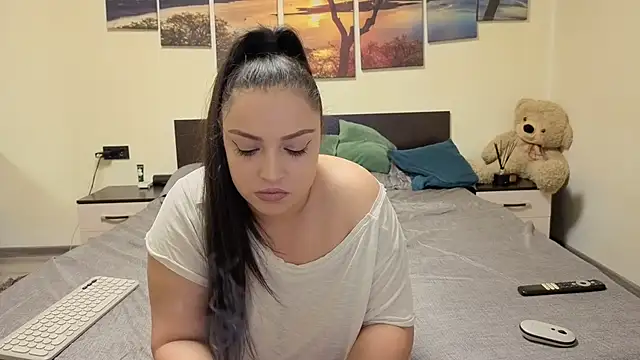 adelline online show from February 7, 9:40 pm