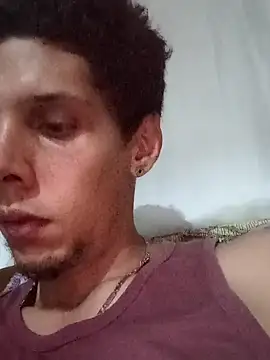 Snapshot of Kingeduardo chatting on January 28, 2:43 am Kingeduardo online show from January 28, 2:43 am