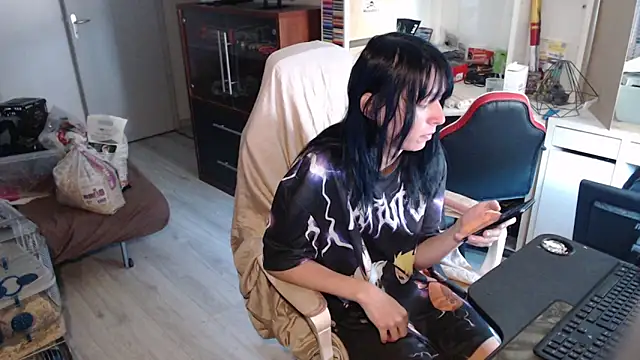 Snapshot of missthon0 chatting on June 24, 11:53 am missthon0 online show from June 24, 11:53 am