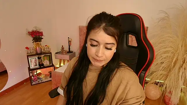 Snapshot of KallyMyller1 chatting on December 2, 7:38 pm KallyMyller1 online show from December 2, 7:38 pm