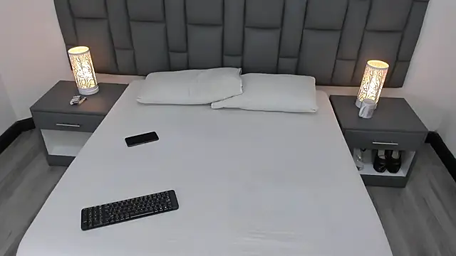 MiaYMolly online show from December 22, 3:55 am