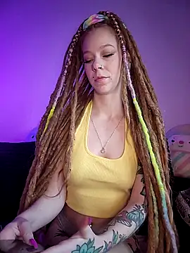 LucidLucy online show from April 15, 3:52 pm