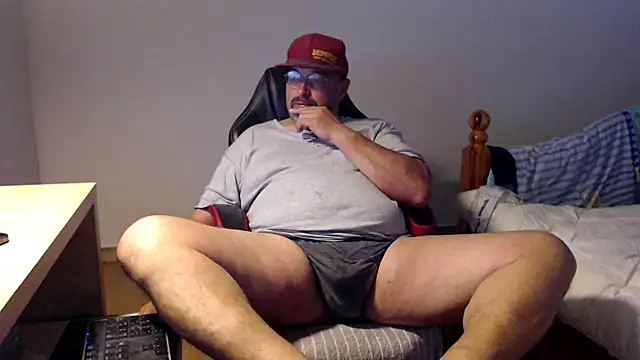 Snapshot of fraboys chatting on April 23, 2:41 pm fraboys online show from April 23, 2:41 pm