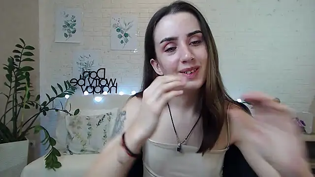 Snapshot of FranceskoJones chatting on January 10, 3:18 am FranceskoJones online show from January 10, 3:18 am
