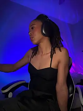 Snapshot of thebrattygoddess chatting on December 22, 10:25 pm thebrattygoddess online show from December 22, 10:25 pm