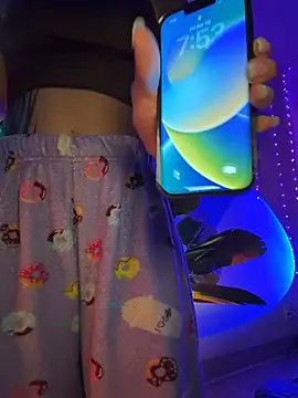Snapshot of thebrattygoddess chatting on April 10, 11:53 pm thebrattygoddess online show from April 10, 11:53 pm