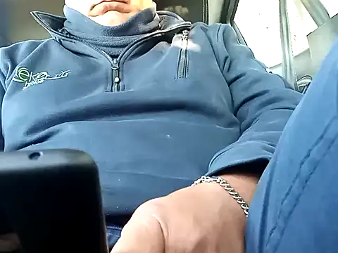 Snapshot of totino975 chatting on December 30, 7:59 am totino975 online show from December 30, 7:59 am