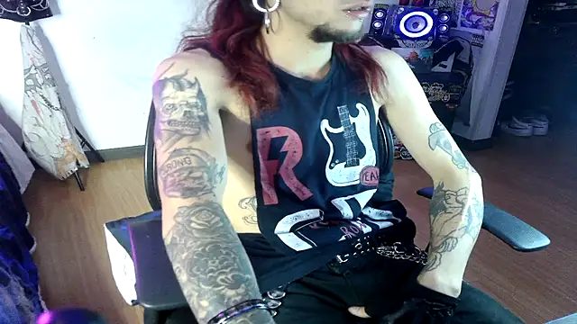 Snapshot of davidroses420 chatting on December 2, 11:40 pm davidroses420 online show from December 2, 11:40 pm