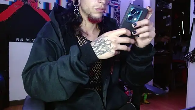 Snapshot of davidroses420 chatting on March 6, 1:27 am davidroses420 online show from March 6, 1:27 am