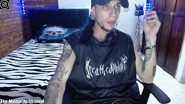 Snapshot of davidroses420 chatting on November 19, 3:28 am davidroses420 online show from November 19, 3:28 am