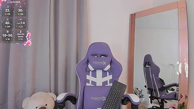 roxie gates  online show from February 12, 1:00 am