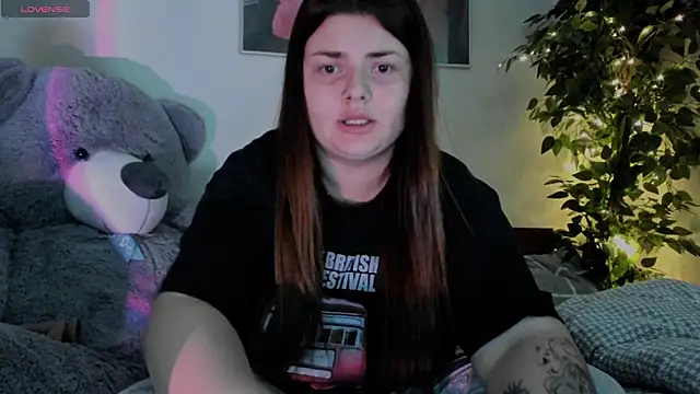 Snapshot of Eva_Shameless chatting on December 8, 6:50 pm Eva Shameless online show from December 8, 6:50 pm