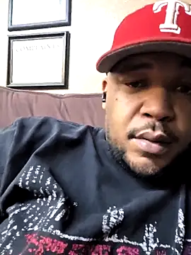 Snapshot of Oakcliffjacker chatting on October 4, 7:45 pm Oakcliffjacker online show from October 4, 7:45 pm