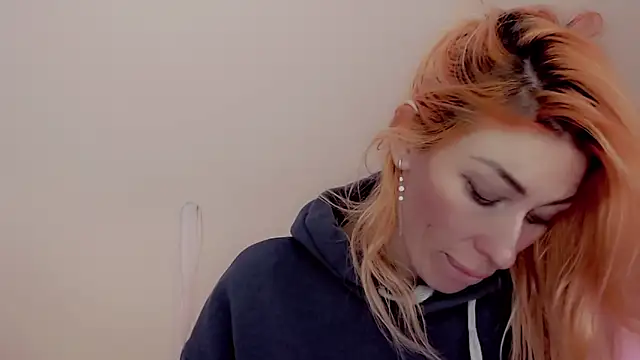 Snapshot of AnnieGOld_ chatting on January 6, 9:19 am AnnieGOld  online show from January 6, 9:19 am