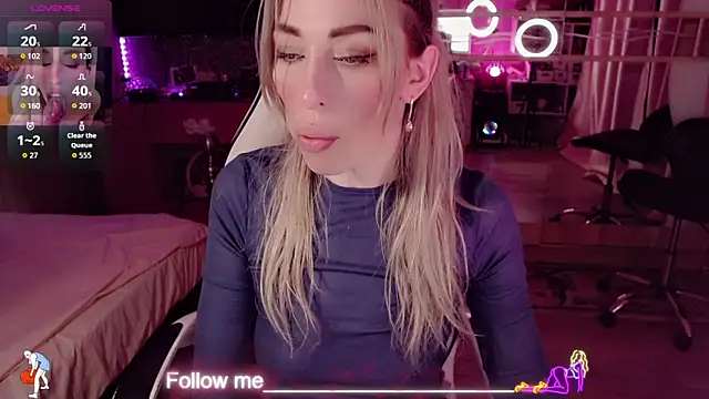 AnnieGOld  online show from March 31, 9:48 pm