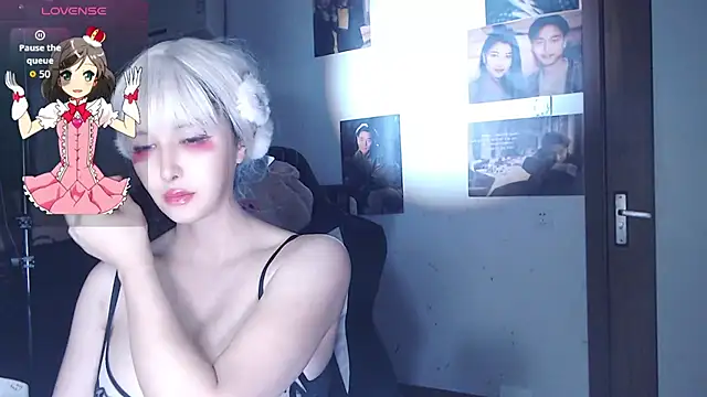 Snapshot of candy_cola chatting on October 9, 4:43 am candy cola online show from October 9, 4:43 am