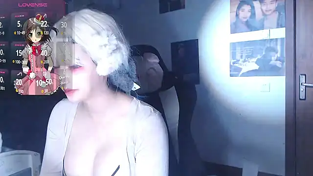 Snapshot of candy_cola chatting on October 12, 5:39 am candy cola online show from October 12, 5:39 am