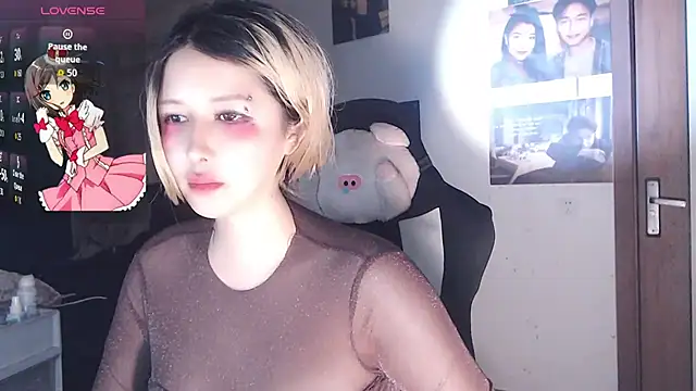 Snapshot of candy_cola chatting on October 18, 11:49 pm candy cola online show from October 18, 11:49 pm