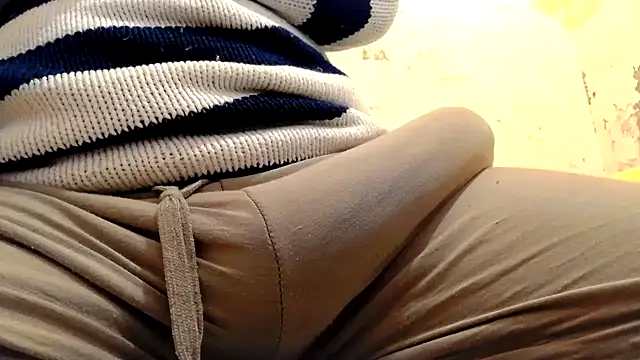 Snapshot of gae89tano chatting on February 1, 8:57 am gae89tano online show from February 1, 8:57 am