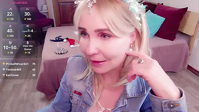 Snapshot of _unique_cam_ chatting on December 14, 3:15 pm  unique cam  online show from December 14, 3:15 pm