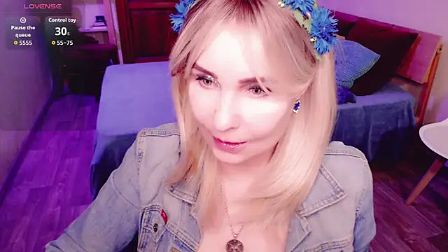  unique cam  online show from April 18, 9:46 am