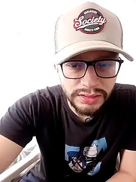 Snapshot of Sir_white chatting on April 20, 4:21 pm Sir white online show from April 20, 4:21 pm