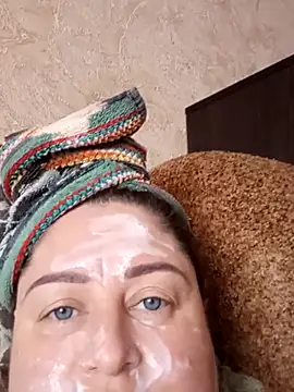 Amy August online show from December 5, 9:18 am