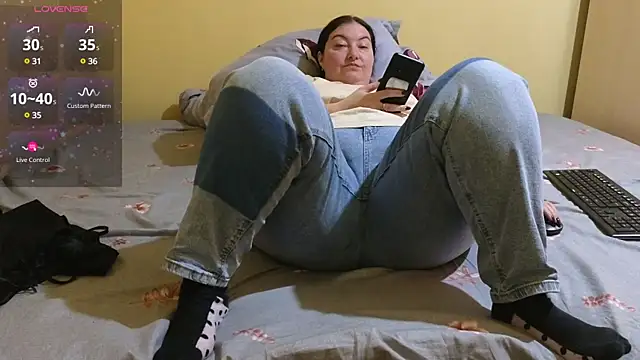 Snapshot of BBW_MILF_4U chatting on February 10, 11:36 am BBW MILF 4U online show from February 10, 11:36 am