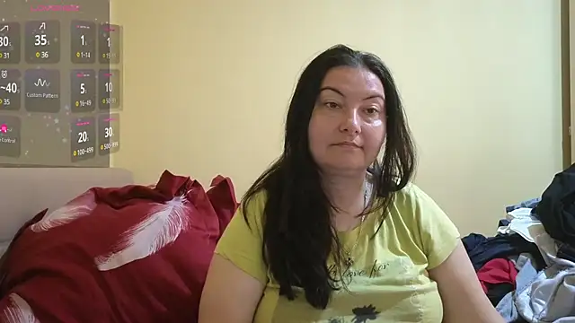 Snapshot of BBW_MILF_4U chatting on March 17, 9:44 am BBW MILF 4U online show from March 17, 9:44 am