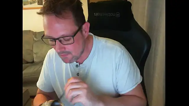 Snapshot of ZebedeePirate chatting on February 1, 8:47 pm ZebedeePirate online show from February 1, 8:47 pm