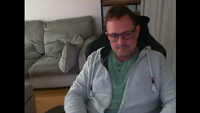 Snapshot of ZebedeePirate chatting on March 21, 10:50 pm ZebedeePirate online show from March 21, 10:50 pm