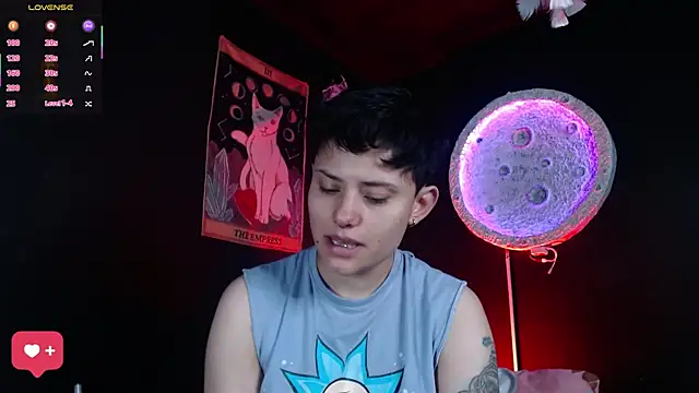 girl intense444 online show from April 4, 1:19 pm