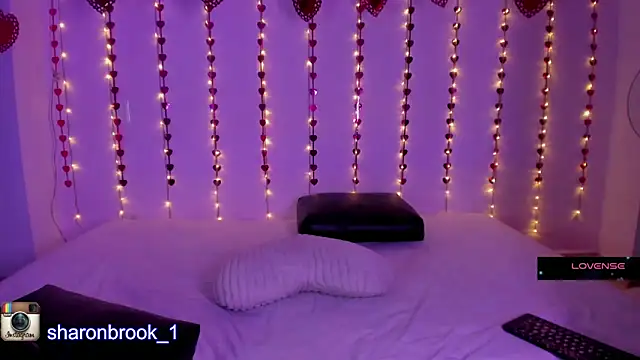 Snapshot of sharon_1 chatting on December 15, 3:56 am sharon 1 online show from December 15, 3:56 am