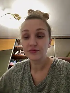 ModelEva online show from December 14, 12:21 pm