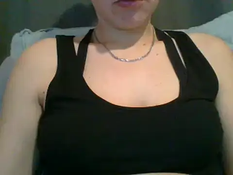 Snapshot of geilmeisje98 chatting on December 2, 9:02 am geilmeisje98 online show from December 2, 9:02 am