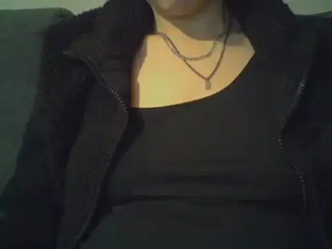 Snapshot of geilmeisje98 chatting on March 7, 9:48 pm geilmeisje98 online show from March 7, 9:48 pm