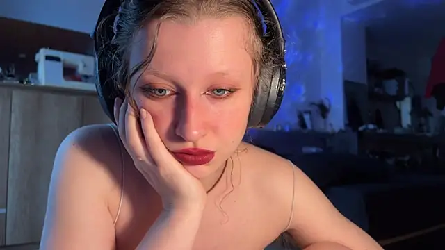 Snapshot of Hairy_Coraline chatting on February 22, 10:29 am Hairy Coraline online show from February 22, 10:29 am