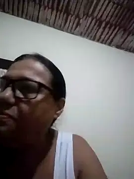 Snapshot of catdool chatting on February 11, 12:28 am catdool online show from February 11, 12:28 am