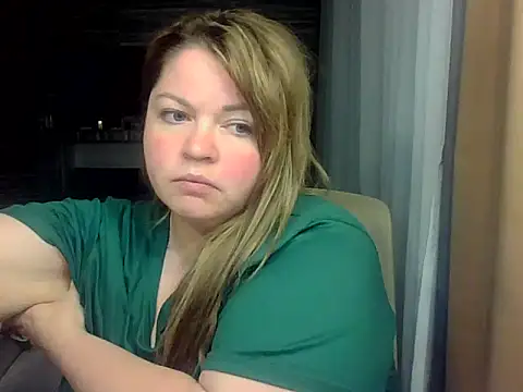 Snapshot of cute__cherry chatting on May 6, 9:53 pm cute cherry online show from May 6, 9:53 pm