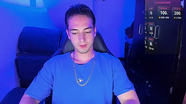 Snapshot of Alex_smith00 chatting on January 4, 2:25 am Alex smith00 online show from January 4, 2:25 am