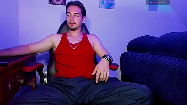 Snapshot of Alex_smith00 chatting on January 18, 2:03 am Alex smith00 online show from January 18, 2:03 am