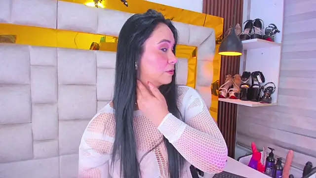 bigass monic online show from November 30, 4:05 am