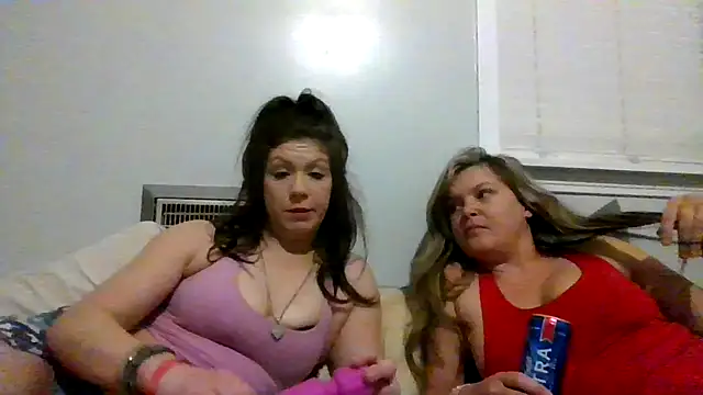 Snapshot of jizzyunit chatting on December 18, 9:04 am jizzyunit online show from December 18, 9:04 am