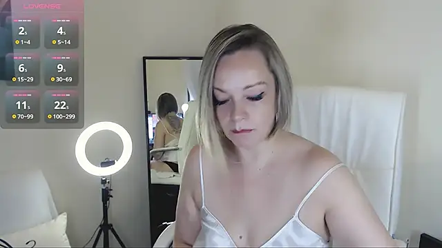 Tilly Eliot online show from January 31, 2:07 pm