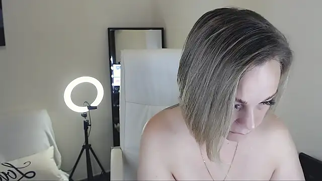 Tilly Eliot online show from February 17, 2:04 pm